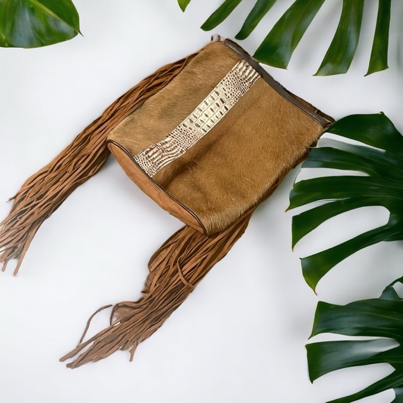 Unleash Your Inner Cowgirl with Our Hair-On-Hide Leather Purse! - Picture 2 of 5